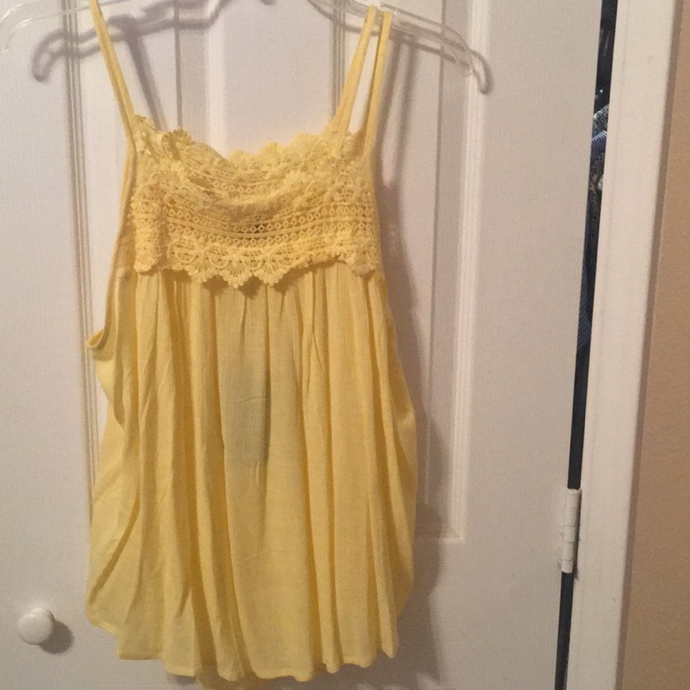 BOUTIQUE item!! Cute yellow top.